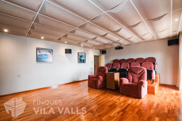 Villa de lujo con piscinas y finca de 6 ha en Sant Feliu de Codines — 6
