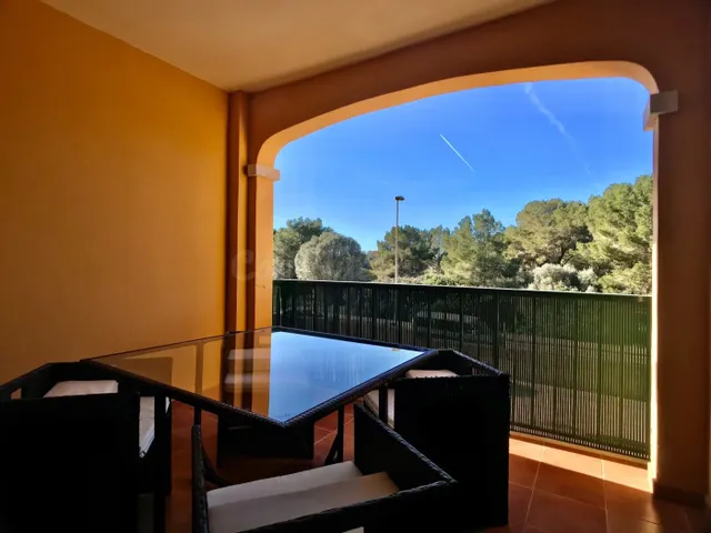 ACOGEDOR APARTAMENTO CON TERRAZA Y PISCINA COMUNITARIA - foto 5