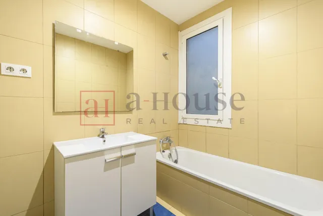 PISO ALTO Y LUMINOSO PARA REFORMAR CON DOBLE ORIENTACIÓN EN LA NOVA ESQUERRA DE L'EIXAMPLE — 32