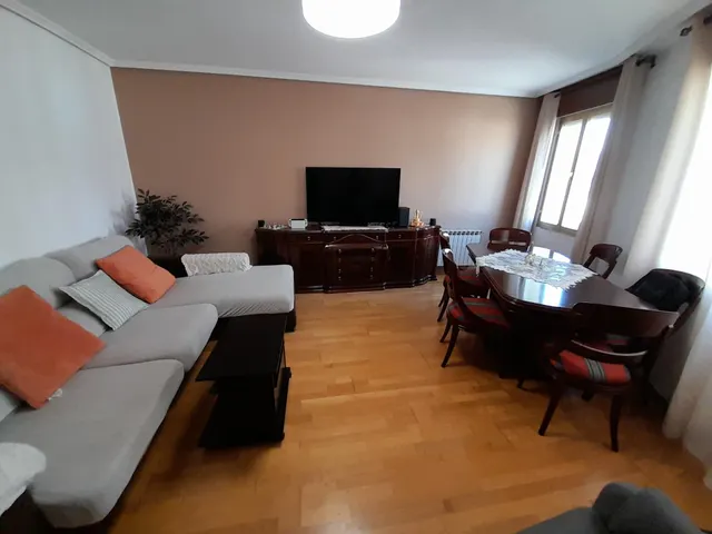 AMPLIO PISO CON TERRENO ADICIONAL EN CACABELOS.  109.000 € — 12
