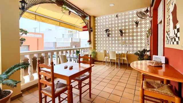Gran oportunidad de negocio o vivienda en la Playa de Chilch - foto 4