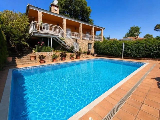Chalet con piscina en Sils