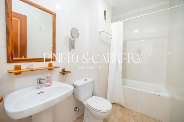 Piso en venta con terraza y ascensor en calle madrid — 34