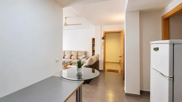 Piso en venta en el centro de Roses con ascensor y aparcamie - foto 5