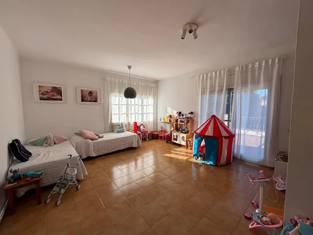 Casa unifamiliar con gran terreno y amplias terrazas en Pineda de Mar — 9