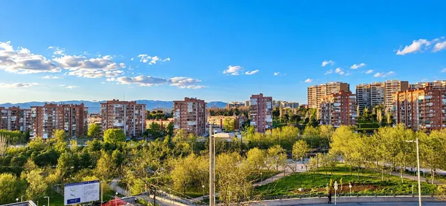 Piso reformado de dos dormitorios en Valdeacederas — 12