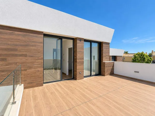 Exclusiva vivienda adosada de diseño a solo 800 metros del mar — 21
