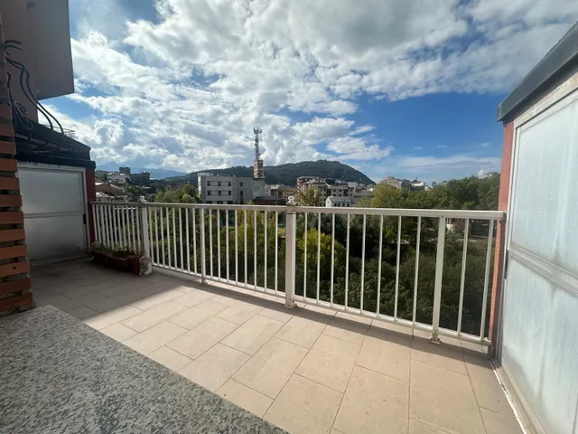 Venta: Amplio y Luminoso Piso en el Barrio de los Judíos. - foto 2