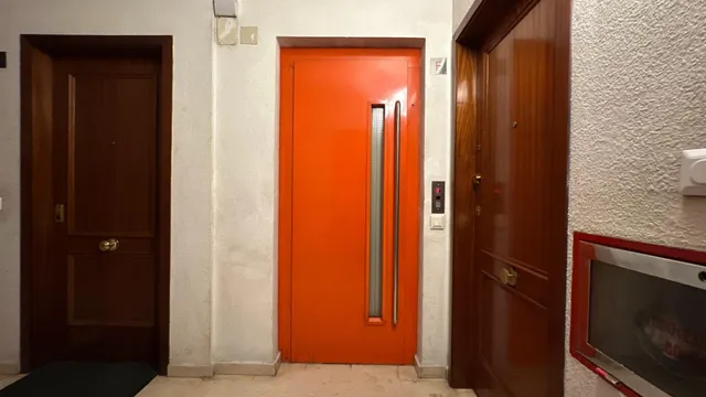 Exclusiva vivienda de 4 dormitorios con amplia plaza de garaje en pleno centro de Zaragoza — 45