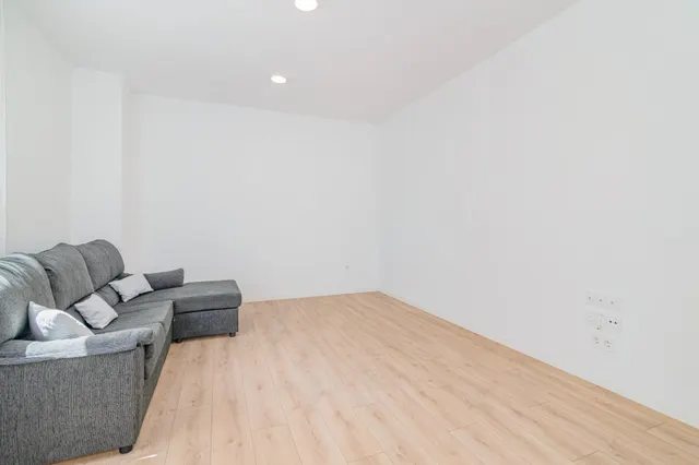 OPORTUNIDAD EN VENTA DE PISO VPO DE 3 DORMITORIOS EN BARRIO ALBAYDA CON PLAZA DE GARAGE Y TRASTERO — 16