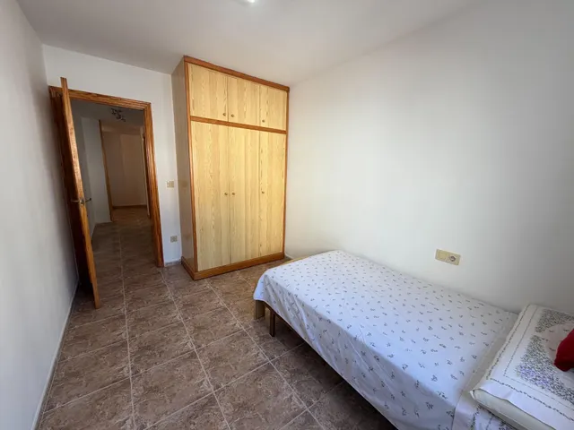 Piso amplio y muy luminoso con ascensor y comunidad incluidos – 800 €/mes (posibilidad de plaza de garaje en el mismo edificio por 50€ mas al mes) — 23