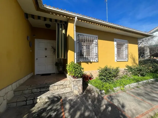 PARCELA DE 3000 M2 SEGREGABLE EN TRES CON DOS CHALETS — 3