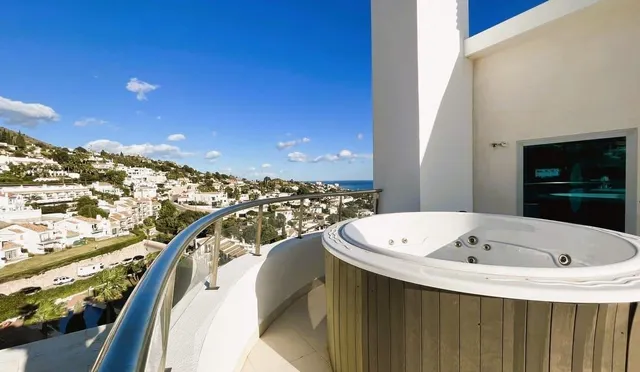 LLAVE EN MANO. ÁTICO MARIPOSA CON ENORME TERRAZA, ORIENTACIÓN SUROESTE Y VISTAS PANORÁMICAS AL MAR — 10