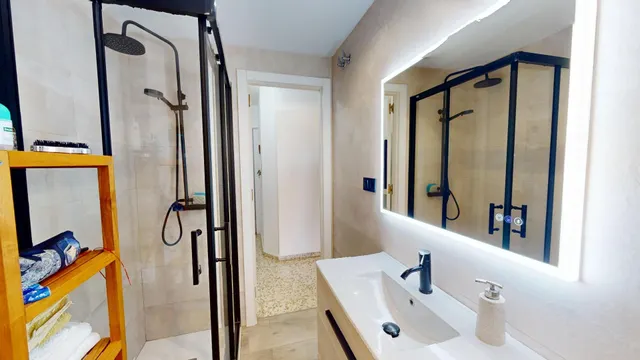 ¡Oportunidad única en el Paseo Marítimo, un dormitorio, terraza, parking, magníficas vistas al mar! — 13