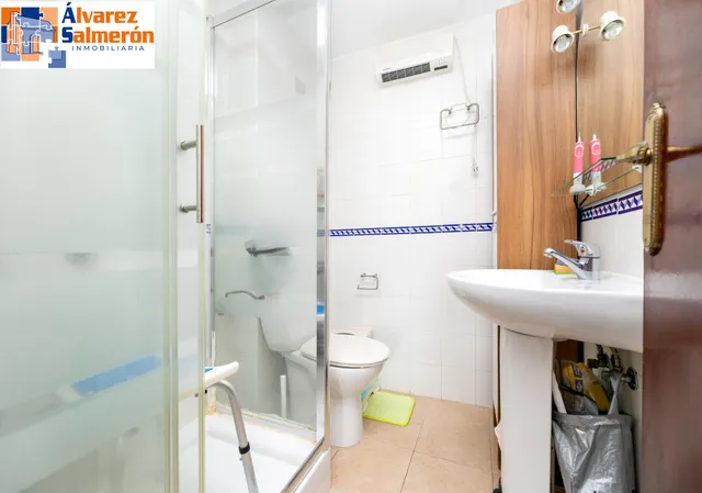 En Venta Piso de 4 dormitorios con ascensor, ideal para reformar a tu gusto. — 13