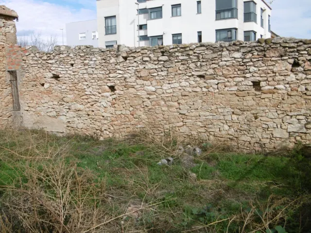 PARCELA URBANA CON CASA DE PIEDRA PARA REHABILITAR — 10