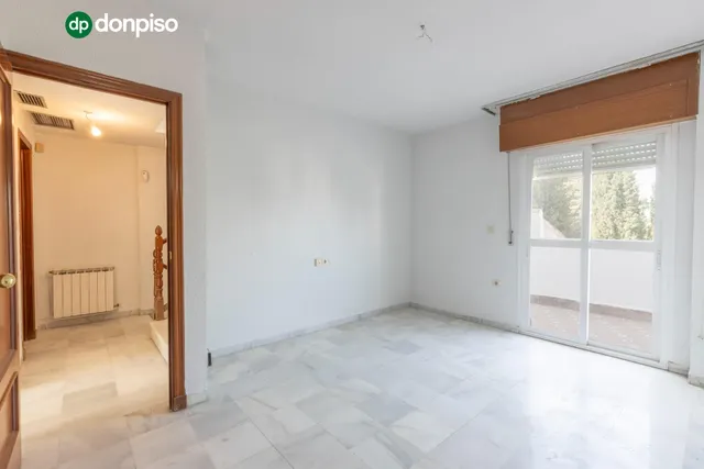 Exclusiva vivienda con piscina en la zona del Serrallo con piscina comunitaria — 35