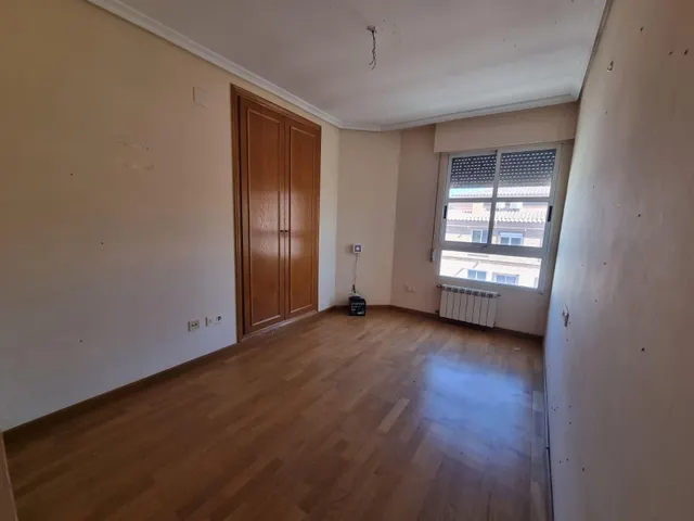 PISO AVDA. AMALIO GIMENO — 21