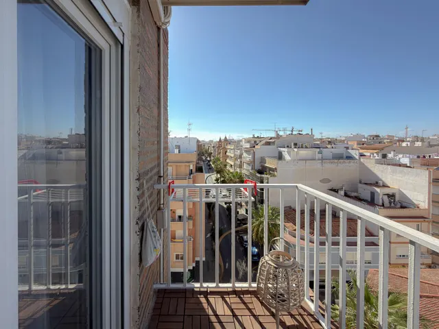 Maravilloso ático con increíble diseño, completamente exterior + terrazas con vistas panorámicas (280 mts del mar) — 24