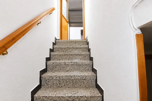 En venta casa pareada de 4 habitaciones, con patio y terraza, barriada las flores — 24