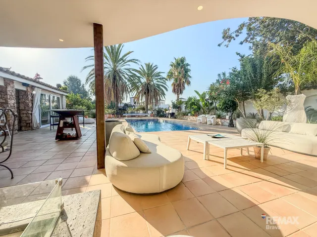 Espectacular villa con 6 suites, piscina y amarre privado en - foto 2