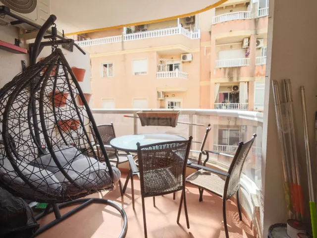 Piso de 2 dormitorios con terraza y ascensor en Torrevieja — 3