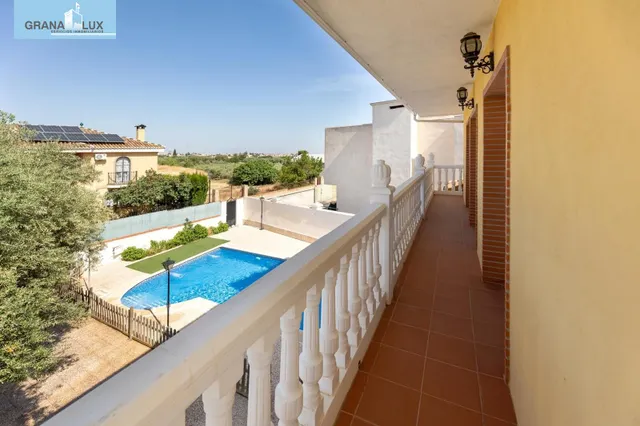 Amplio Chalet con piscina, pista deportiva y vistas en Ogíjares. — 12