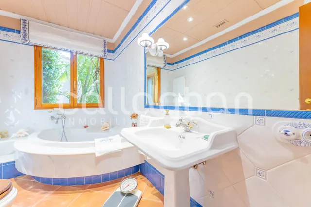 Casa en Paseo Porta Coeli — 28