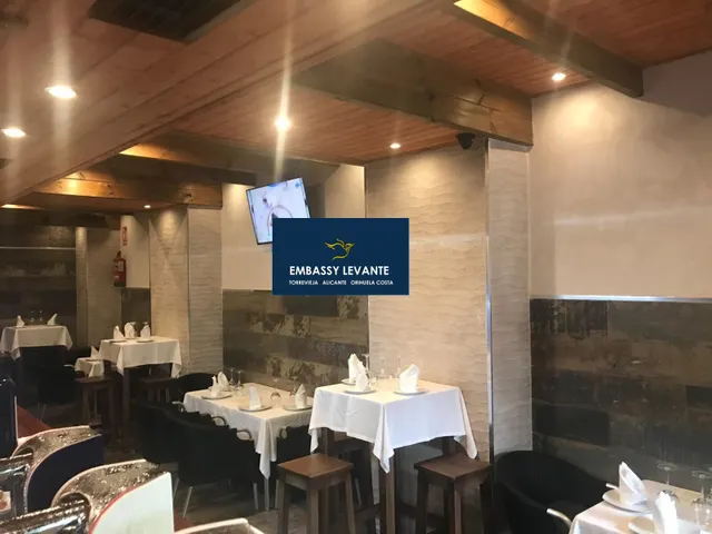 VENTA de DOS LOCALES en ZONA PREMIUM de OCIO  + vivienda de tres dormitorios  ZONA CENTRO PASEO MARITIMO — 39