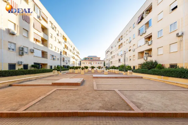 Piso de 3 dormitorios y 2 baños, con cochera. VIVIENDA DE VPO, junto al Parque de Bomberos. — 2