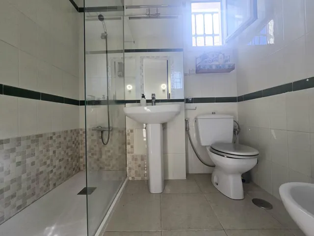 Casa adosada de 2 dormitorios con terrazas, piscina y garaje en Torremolinos — 14
