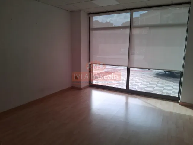 EN VENTA O ALQUILER ESPECTACULAR LOCAL EN ZONA INDUSTRIA — 3