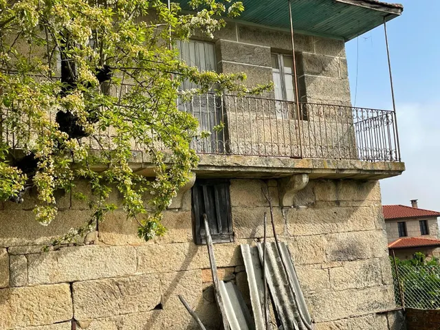 CASA DE PIEDRA  CON TERRENO PARA REHABILITAR — 11
