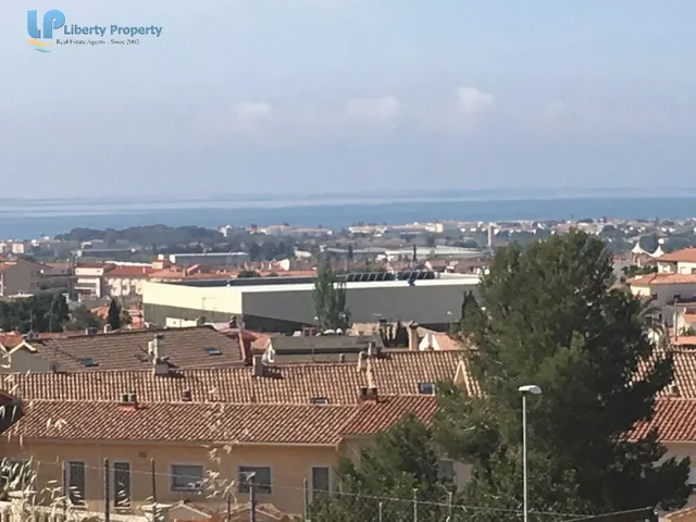 Fantástica Parcela con vistas a mar laterales en La Martorel