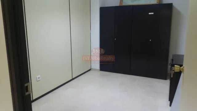 SE ALQUILA O SE VENDE ENTREPLANTA EN LA MEJOR CALLE DE ALBACETE — 10