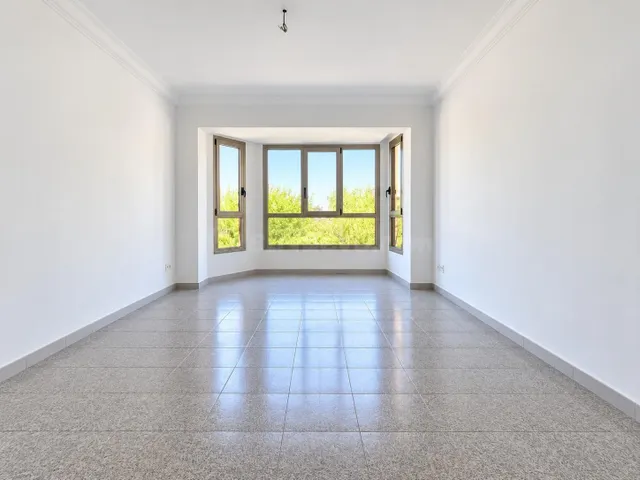 MODERNO PISO EN ZONA ES BLANQUER