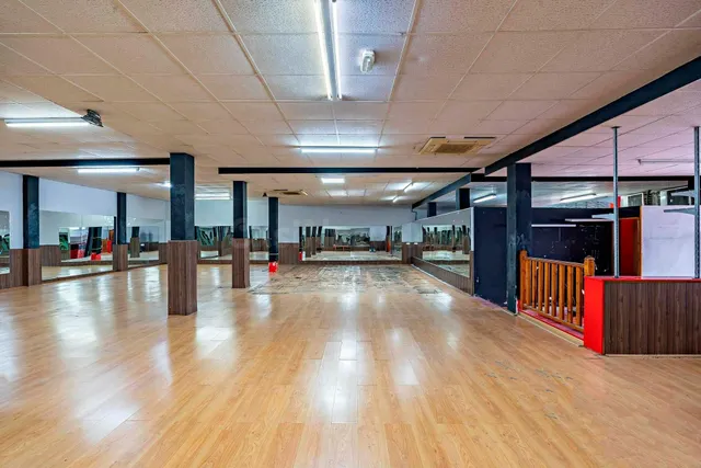 Local comercial 300m² en venta - Ejido sur - foto 4