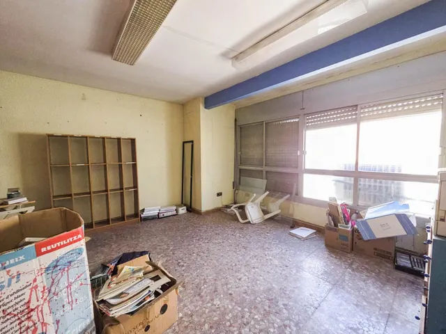 Tercera planta de edificio de oficinas en alquiler en el centro de Barberà del Vallès — 12