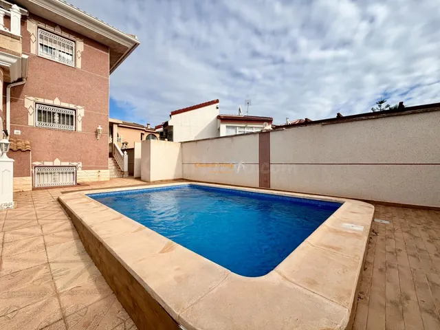 Chalet con piscina en Quesada, Rojales! - foto 3