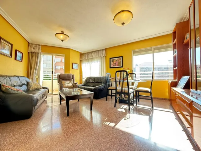 Vivienda con vistas a Plaza América, 3 dormitorios y garaje incluido — 2