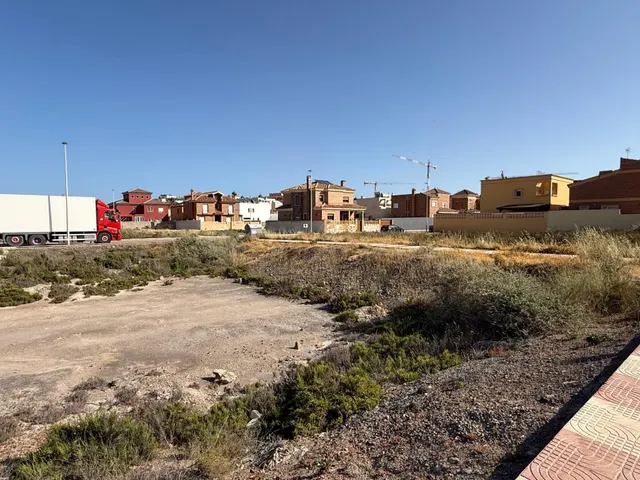 Se Vende Solar en Las Salinas en Calle Grecia - foto 4