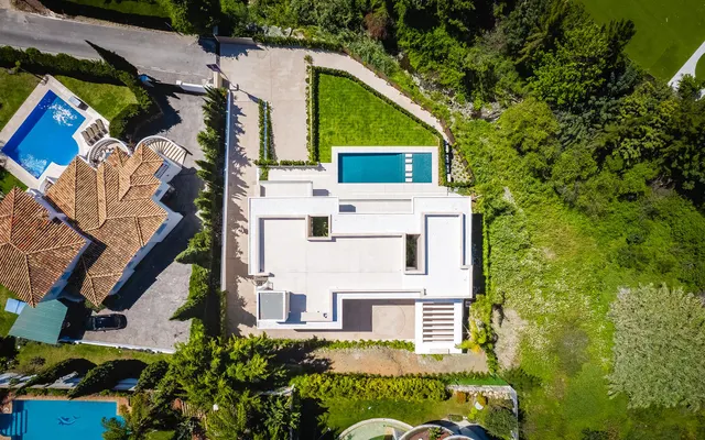 NUEVA VILLA DE LUJO — 42