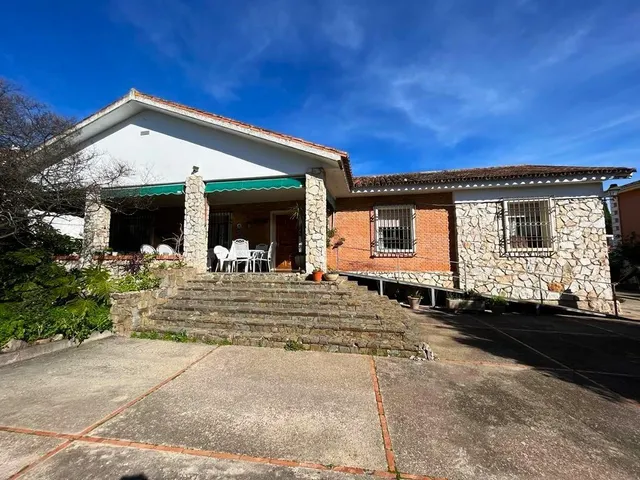 PARCELA DE 3000 M2 SEGREGABLE EN TRES CON DOS CHALETS — 26