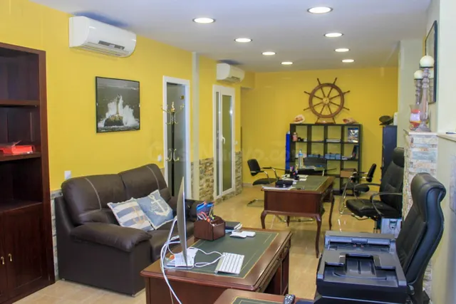 Loft actualmente utilizado como oficina en centro de Lloret  - foto 2