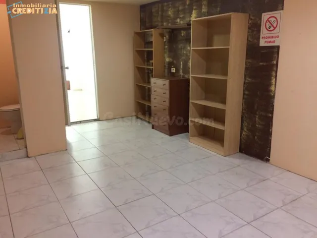 LOCAL COMERCIAL CON ALMACEN - foto 2