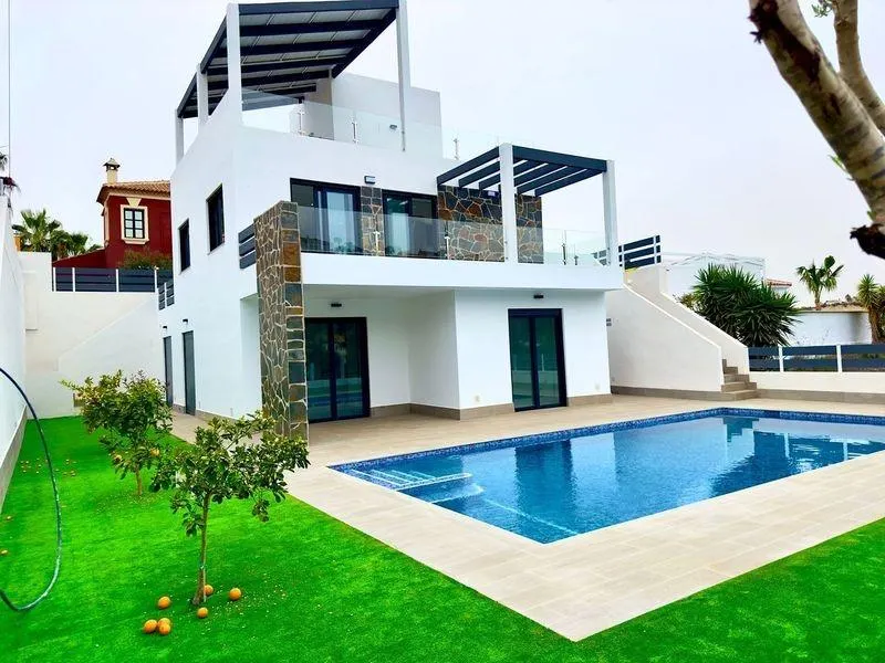 VILLA EN CIUDAD QUESADA. ALICANTE