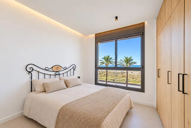 Vivir frente al mediterráneo: exclusivo piso en primera línea de mar en calafell — 17