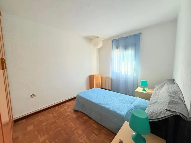 Piso exterior con ascensor en Villaverde · 2 dormitorios · Bien comunicado · Madrid — 9