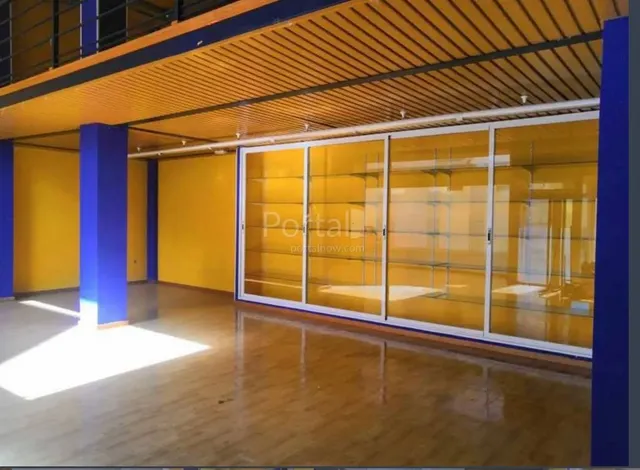 LOCAL COMERCIAL  EN EL CENTRO DE PONFERRADA — 3