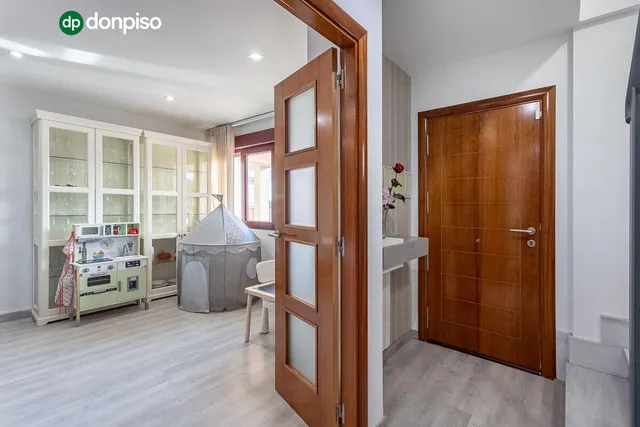 Amplia casa de 182 m2 con patio, gran sótano y a menos de 5 minutos del metro — 30